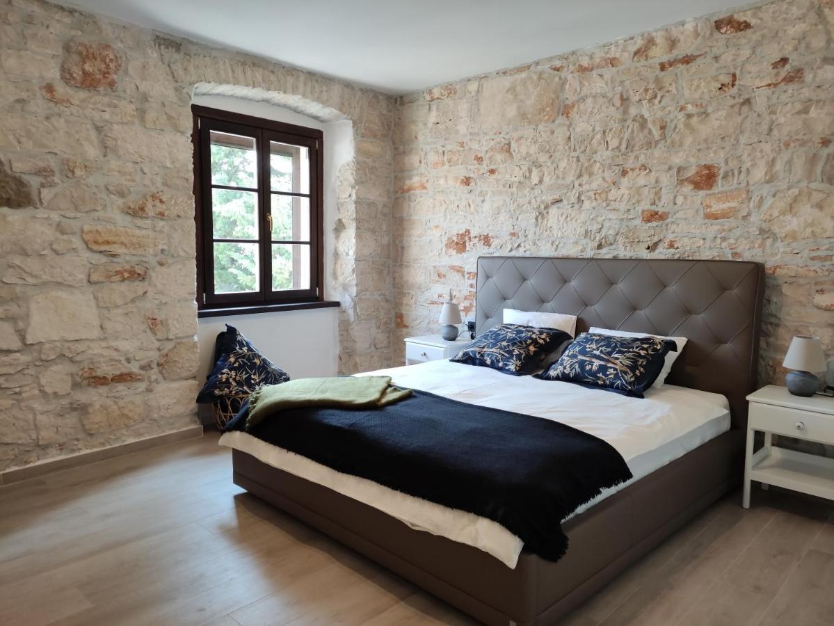 Apartvilla Castropola Kültér fotó