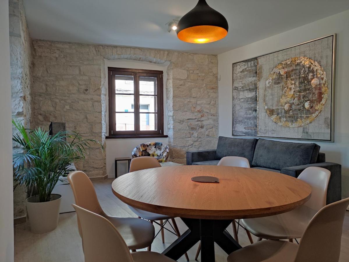 Apartvilla Castropola Kültér fotó