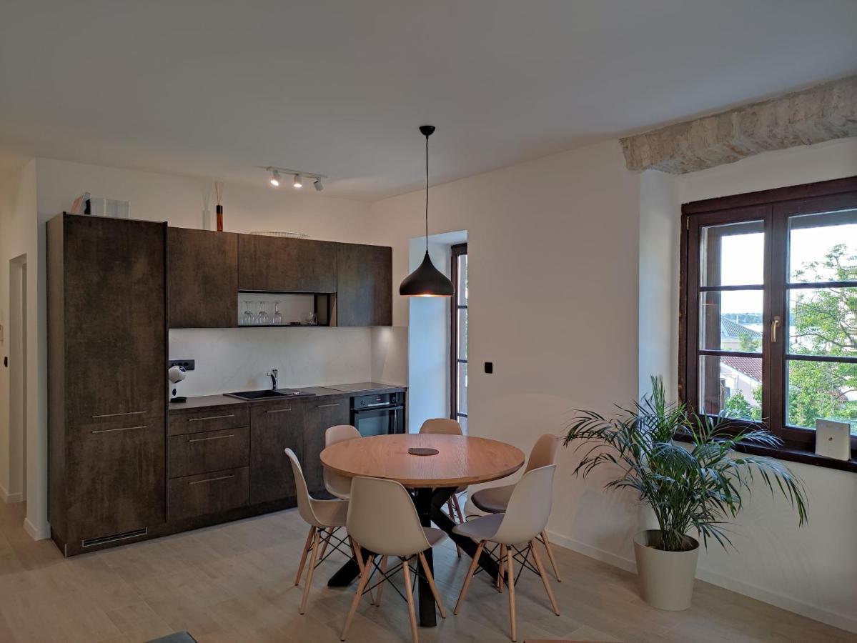 Apartvilla Castropola Kültér fotó