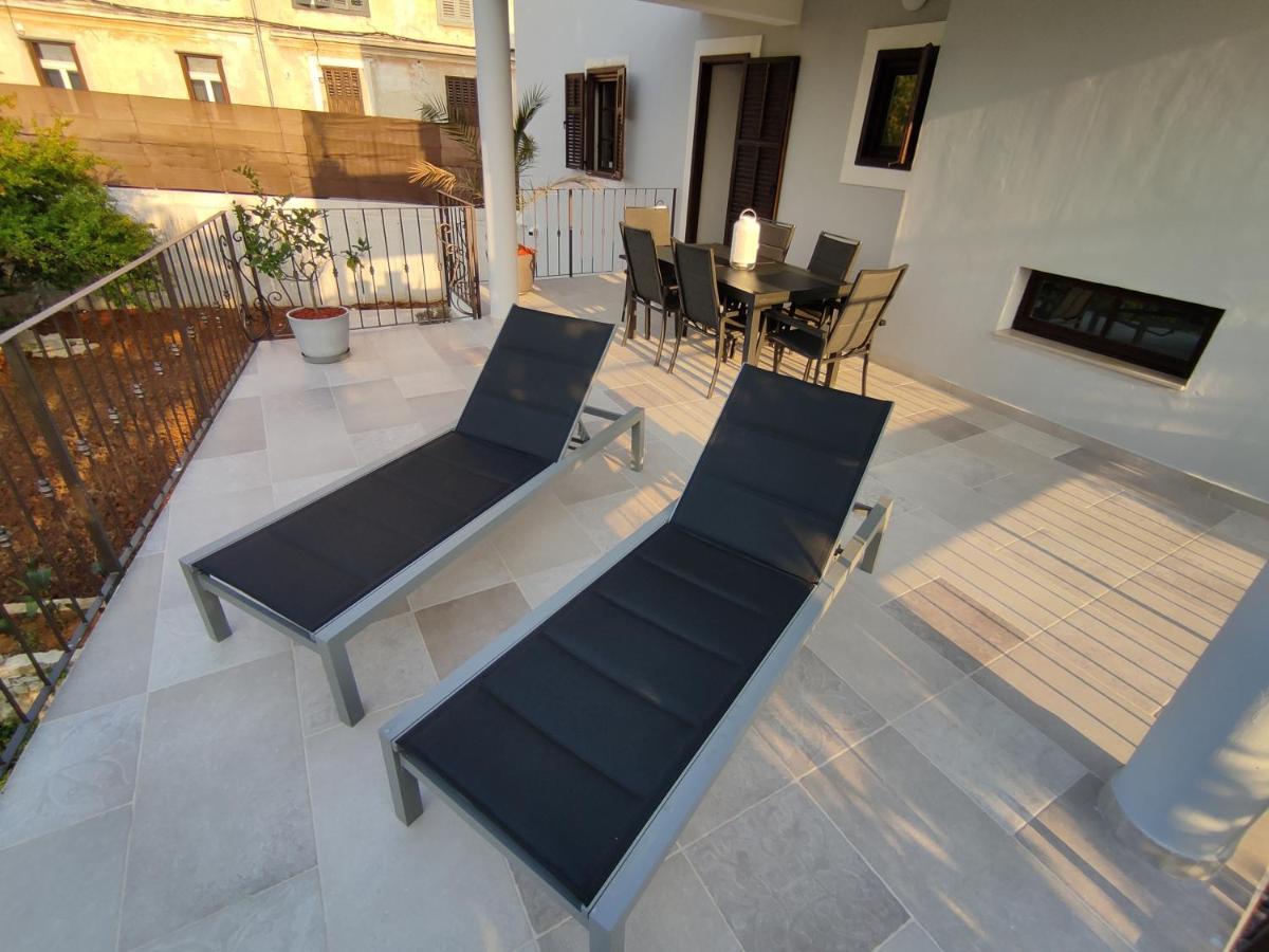 Apartvilla Castropola Kültér fotó