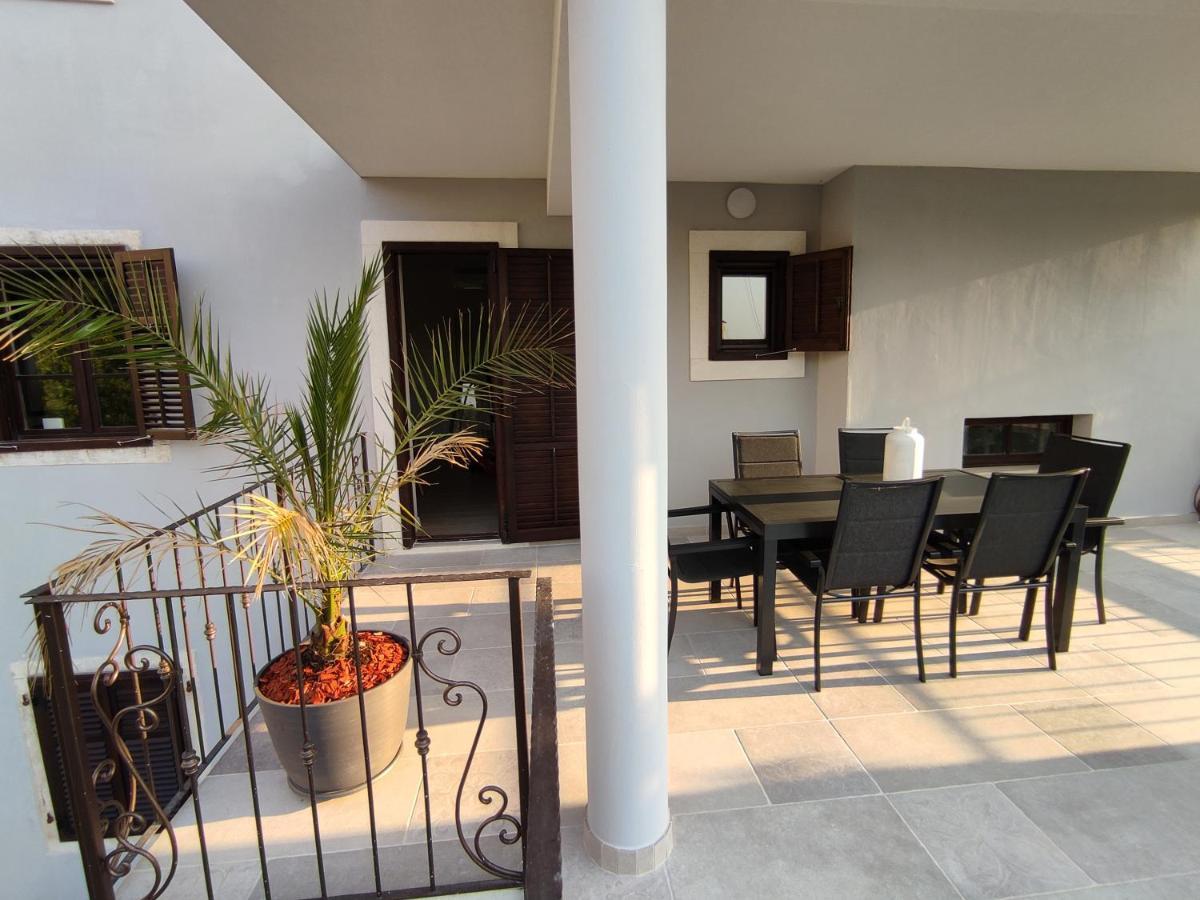 Apartvilla Castropola Kültér fotó