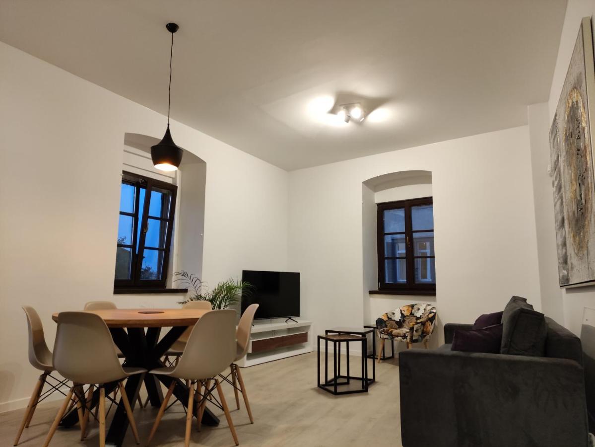 Apartvilla Castropola Kültér fotó