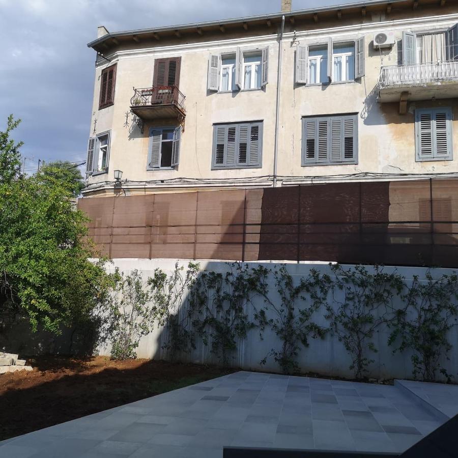 Apartvilla Castropola Kültér fotó