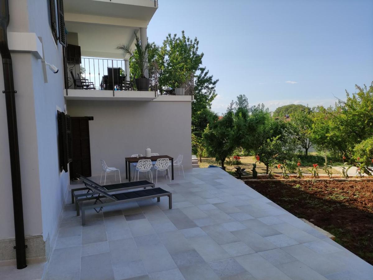 Apartvilla Castropola Kültér fotó