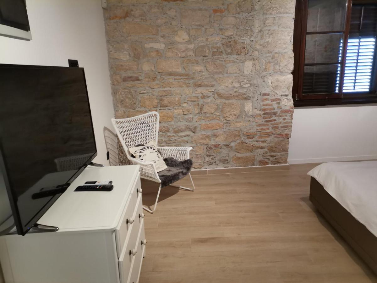 Apartvilla Castropola Kültér fotó
