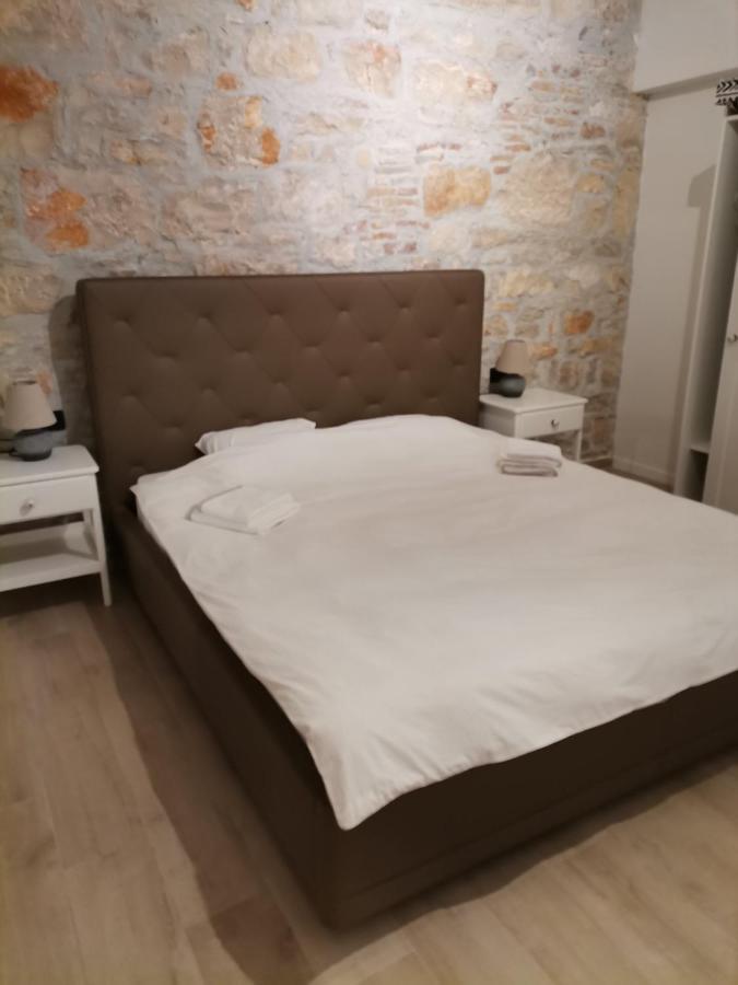 Apartvilla Castropola Kültér fotó