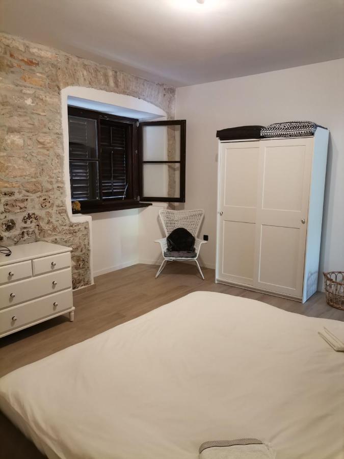 Apartvilla Castropola Kültér fotó