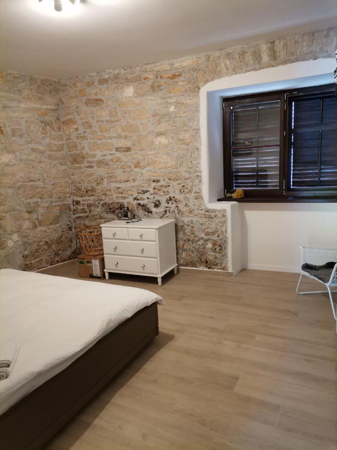 Apartvilla Castropola Kültér fotó