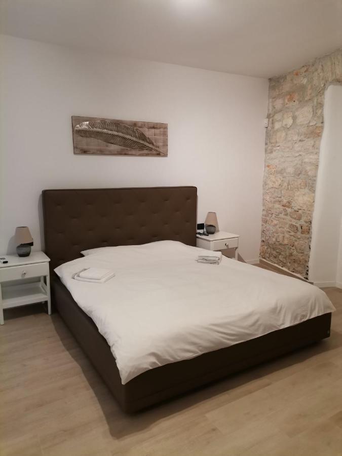 Apartvilla Castropola Kültér fotó